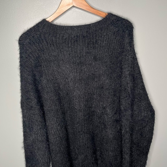 Talulah Oversized Eyelash Knit Fuzzy Sweater - Picture 6 of 10